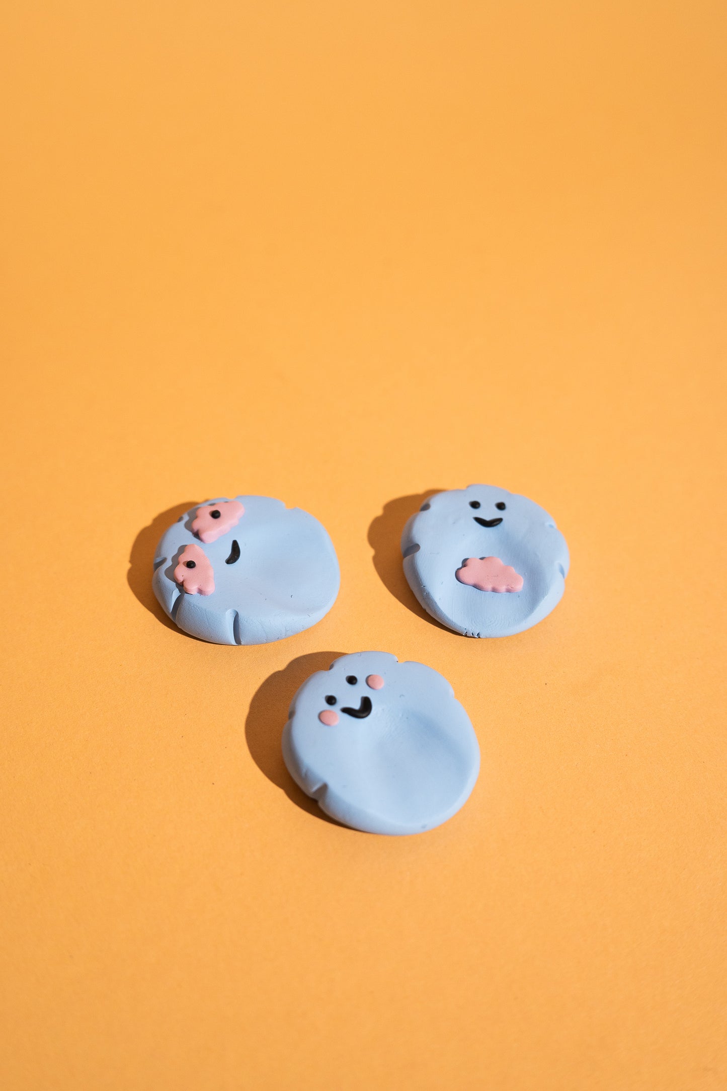 mattes Wolken Fidget Toy Sorgenstein handgemacht aus Polymer Clay