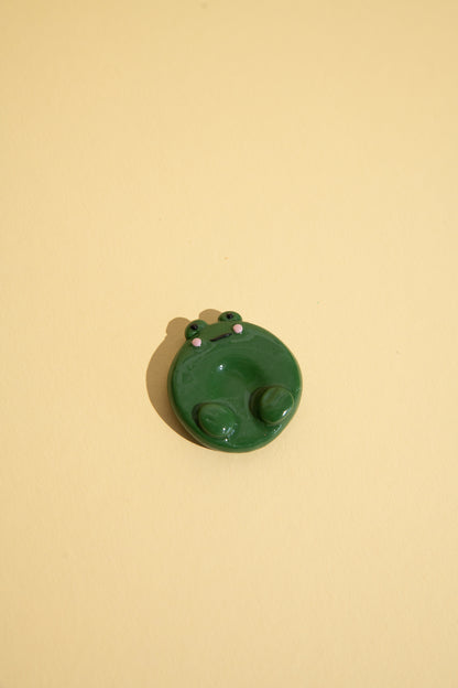 Handgemachter Frosch Sorgenstein aus Polymer Clay für Ruhe und Entspannung
