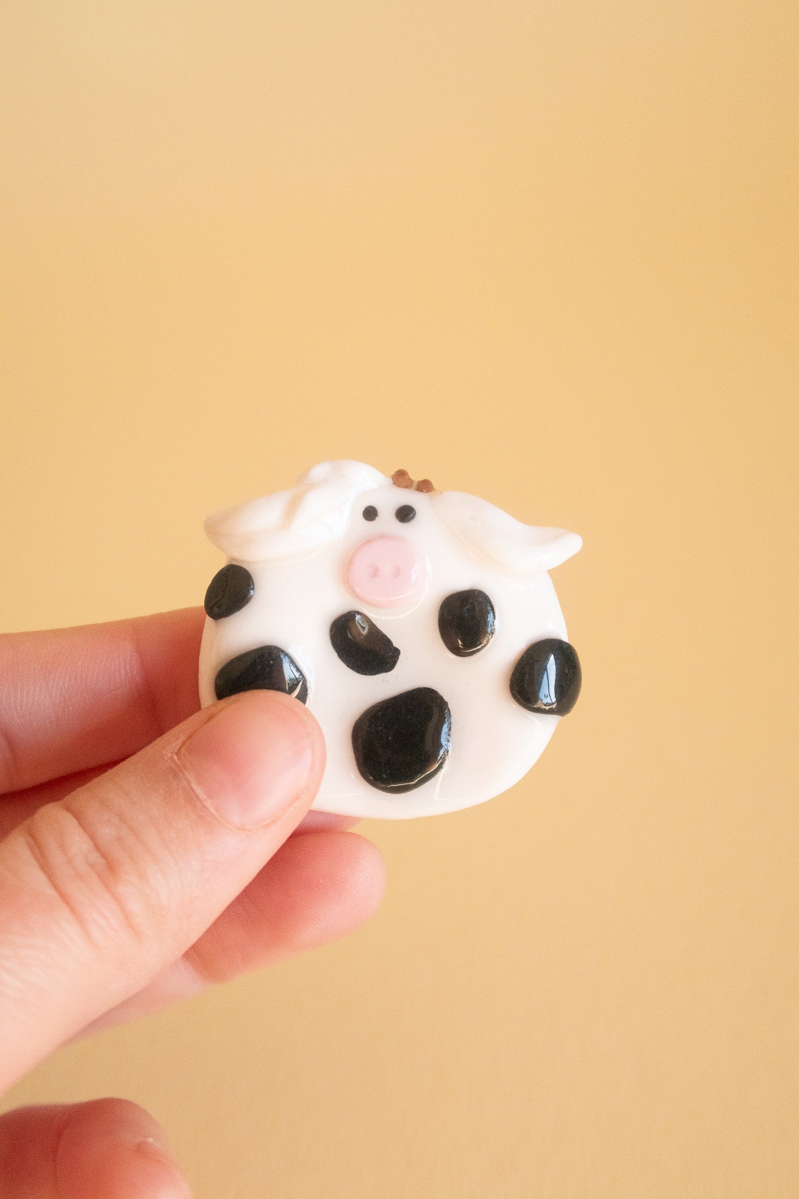 Niedliche Kuh Fidget Toy Sorgenstein aus Polymer Clay für Stressabbau und Entspannung
