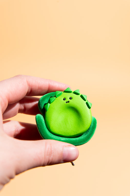Kleiner T-Rex Fidget Toy Sorgenstein aus Polymer Clay für mentale Entspannung